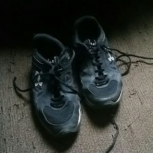 Black underArmour shoes